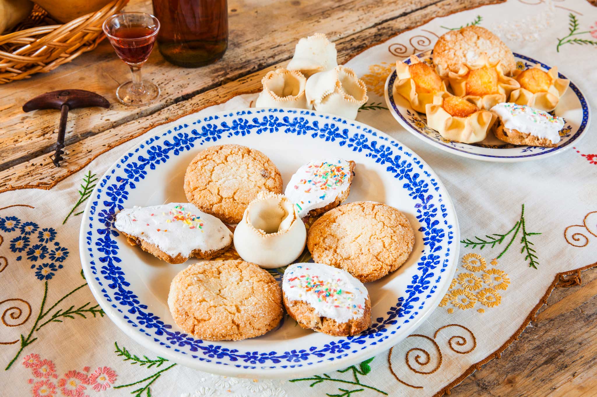 Cosa mangiare in Gallura: dalla zuppa gallurese al maialetto e tutti i dolci tipici