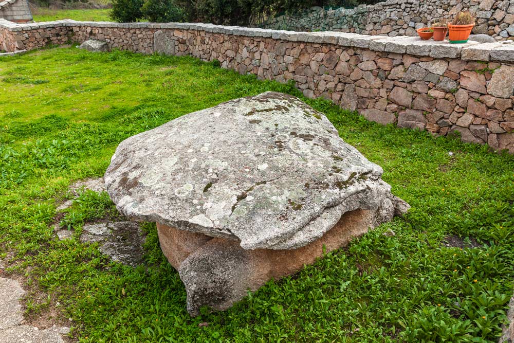 Dolmen di Alzoledda Luras GalluraGo